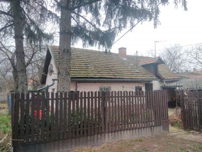 Eladó Ház, Hajdú-Bihar megye Debrecen Cserepes utcán csendes udvarban egyedülálló 45 nm-es családi ház