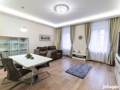 Pécs belvárosi nagypolgári 103 m2 új állapotú lakás eladó!