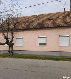 Családi ház, Úttörő utca - Mosonmagyaróvár, Győr-Moson-Sopron - Ház