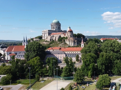 Eladó családi ház - Esztergom, Prímássziget