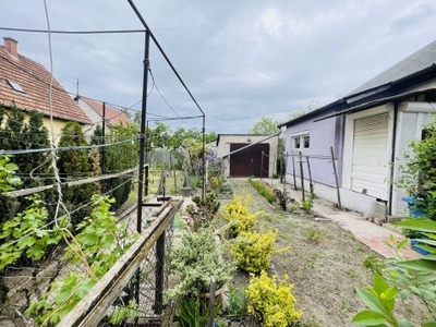 Eladó Ház, Hajdú-Bihar megye Debrecen Hétvezér utcából nyíló csendes utca