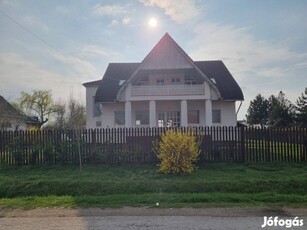 Adonyban családi ház eladó