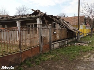 Eladó telek Tapióság