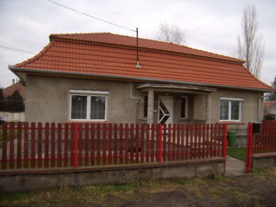 Eladó családi ház - Kiskunhalas, Róka utca
