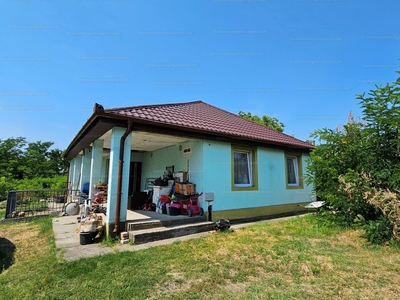 Eladó családi ház - Újszilvás, Dobó István utca