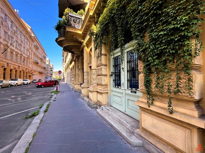 Kiadó utcai bejáratos üzlethelyiség - V. kerület, Széchenyi utca