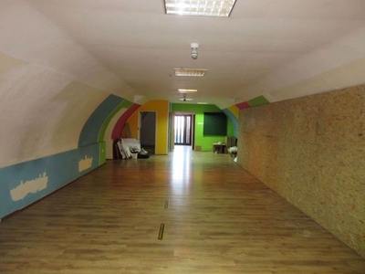 206 m2-es utcafronton lévő Üzlethelység - Budapest XVI. kerület