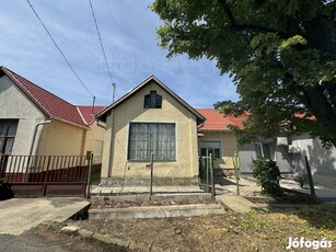 Balatonberényben a strandtól 50 méterre ikerház ELADÓ