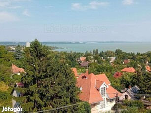 Balatoni örökpanorámás ikerházfél Balatonalmádiban