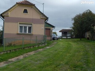 Balatonmagyaródon családi ház eladó