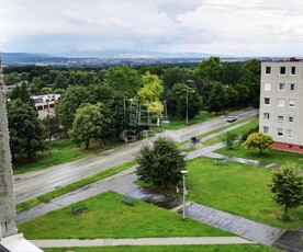 Eladó átlagos állapotú panel lakás - Veszprém