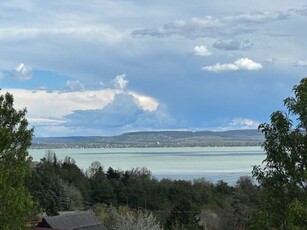 Eladó Ház, Veszprém megye Ábrahámhegy ÖRÖK BALATONI PANORÁMÁS, 6 hálós, újszerű ház, GYÖNYÖRŰ TELKEN