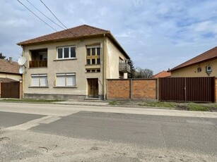 Eladó Lakás, Pest megye Nagykőrös FÖLDSZINTI 120 m2-es lakás - központhoz közel