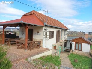 Hévíz csendes, zöldövezeti részén panorámás nyaraló eladó