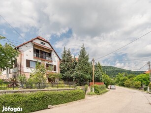 Nagymaros, Őz utca, 221 m2-es, családi ház, 6 szobás, jó állapotú