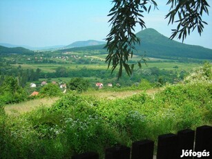 Panorámás, parkos telek