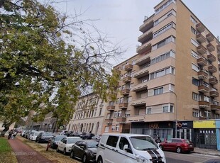 8. kerület, II. János Pál pápa tér 16.