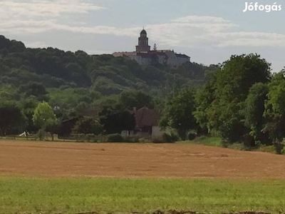 Pannonhalmán építési telek falusi Csok igénybevételével Eladó!