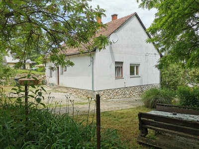 Eladó családi ház - Bakonypéterd, Petőfi utca