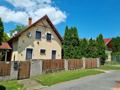 Eladó családi ház - Balatonszárszó, Üdülőövezet