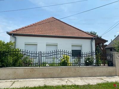 Eladó családi ház - Győrújfalu, Győr-Moson-Sopron megye