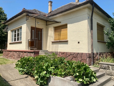 Eladó családi ház - Harta, Hunyadi János utca