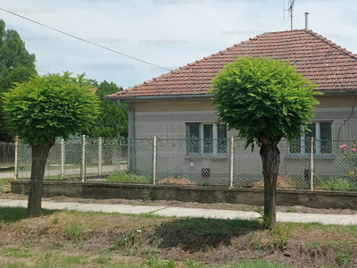 Eladó családi ház - Kondoros, Szénási út 32.