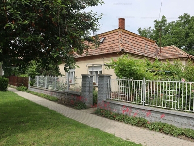 Eladó családi ház - Tápszentmiklós, Győr-Moson-Sopron megye