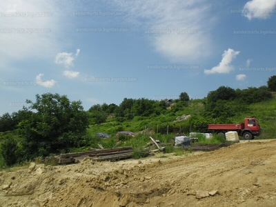 Eladó lakóövezeti telek - Szekszárd, Szőlőhegy