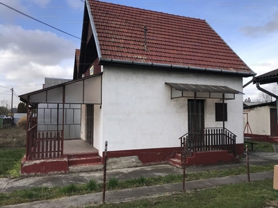 Eladó üdülőházas nyaraló - Tóalmás, Pest megye