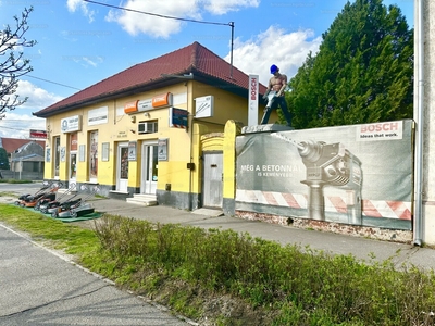 Eladó utcai bejáratos üzlethelyiség - Cegléd, Felszeg