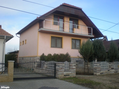 Kapuváron a Liget utcában családi ház eladó - Kapuvár, Győr-Moson-Sopron - Ház