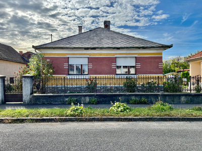 Eladó családi ház - Miskolc, Árvíz utca