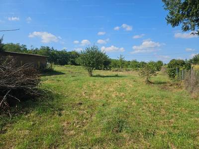 Eladó lakóövezeti telek - Győrszemere, Győri út