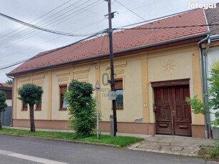 ÁRCSÖKKENÉS! -2.600.000 Ft!!! Eladó családi ház Szekszárd Belvárosá