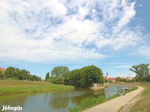 Eladó téglalakás, Győr