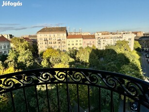 Elegáns nagypolgári lakás a város szívében, lélegzetelállító panorámáv