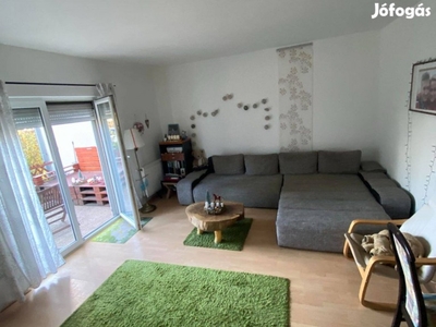 Eladó Dunakeszin egy 74nm-es, nappali+2 szobás kertkapcsolatos lakás