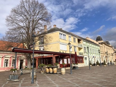 Eladó Lakás, Komárom-Esztergom megye Esztergom