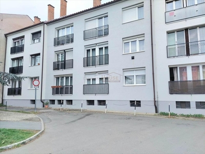 Eladó átlagos állapotú lakás - Sopron