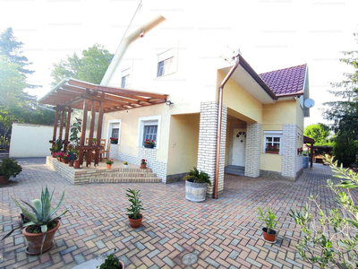 Eladó családi ház - Szeged, Kökény utca