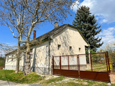 Eladó családi ház - Balatonfőkajár, Táncsics Mihály utca 3.