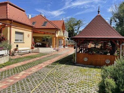 Eladó családi ház - Keszthely, Balatonpart