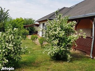 Tapolca polgári negyedében jól megépített ház eladó! Nagy értékű Tapol