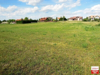 Eladó külterületi telek - Oroszlány, Komárom-Esztergom megye