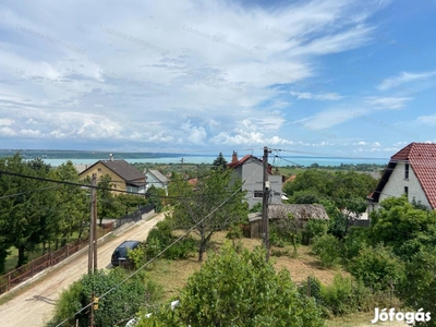 Balatonalmádiban panorámás családi ház eladó