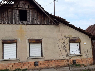 Eladó erősen felújítandó családi ház, Tótkomlós Temesvári utca 47