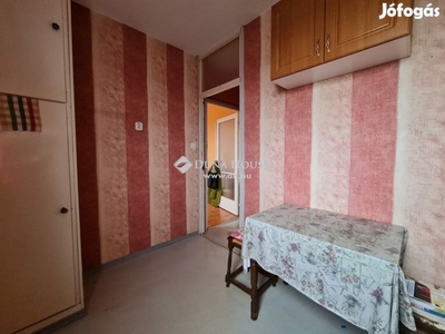 Eladó lakás, Pécs - Kertváros, 52 m2 erkélyes lakás