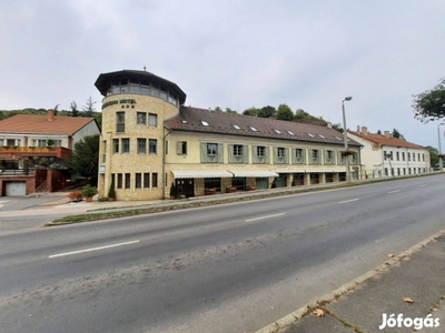 Tokaj belvárosában eladó 18 szobás , 400 nm-es szálloda