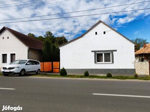 Bonyhádon park közeli nappali + 3 szobás családi ház eladó!